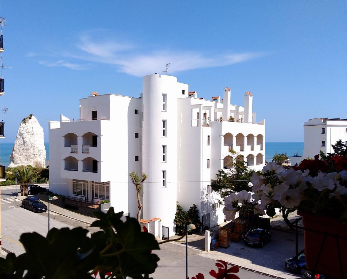 B&B Pizzomunno Vieste Bagian luar foto